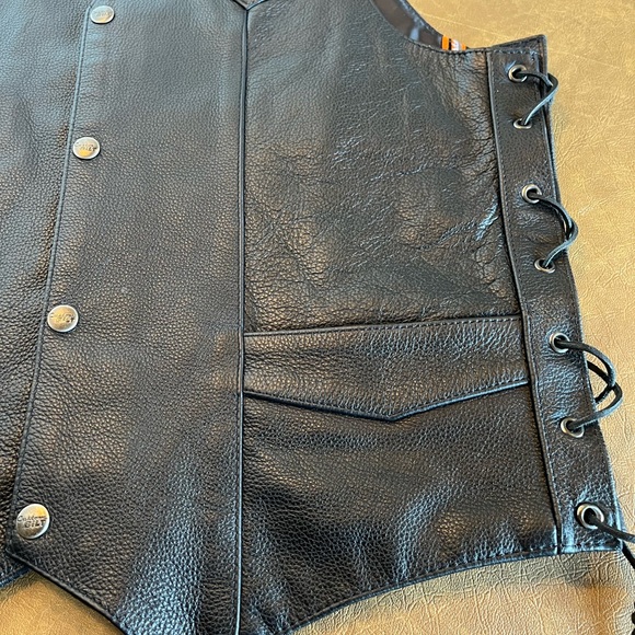 Custom Bilt Button Down Black Leather V-Neck Motorcycle Biker Vest - Picture 11 of 14